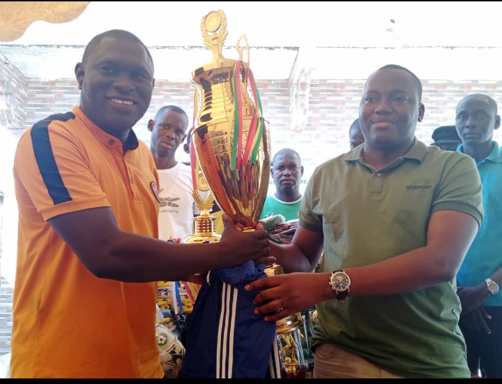 Parrain de la finale de la Zone de Goudomp : Souleymane Ndiaye offre des jeux de maillots et une importante somme d’argent